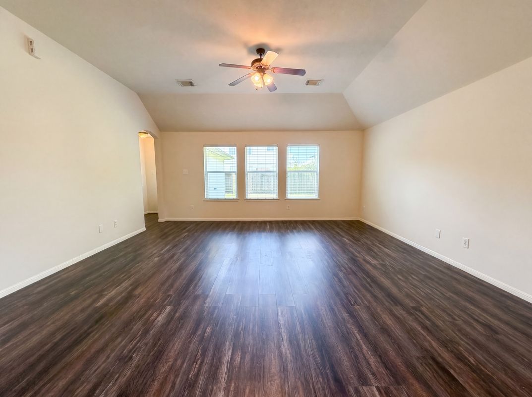 Property photo 3 of 16915 Shoal Park Dr