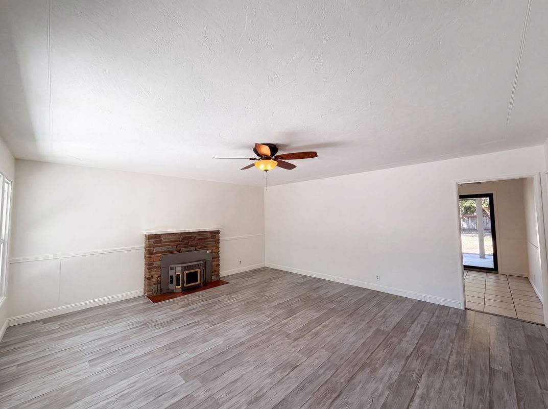 Photo 3 of 41 of 719 N Crescent Ave, Lodi, CA