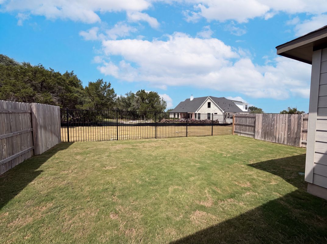 Photo 15 of 19 of 125 High Valley Dr, Liberty Hill, TX
