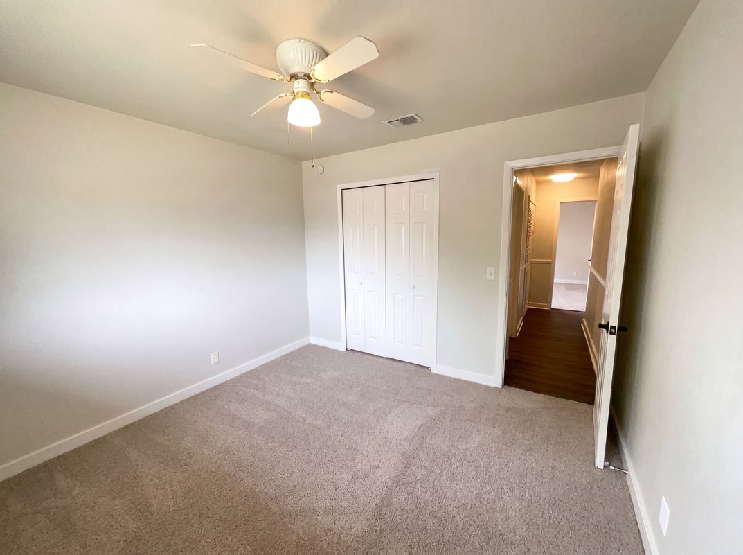 Photo 4 of 19 of 1154 S Ellison Dr, San Antonio, TX