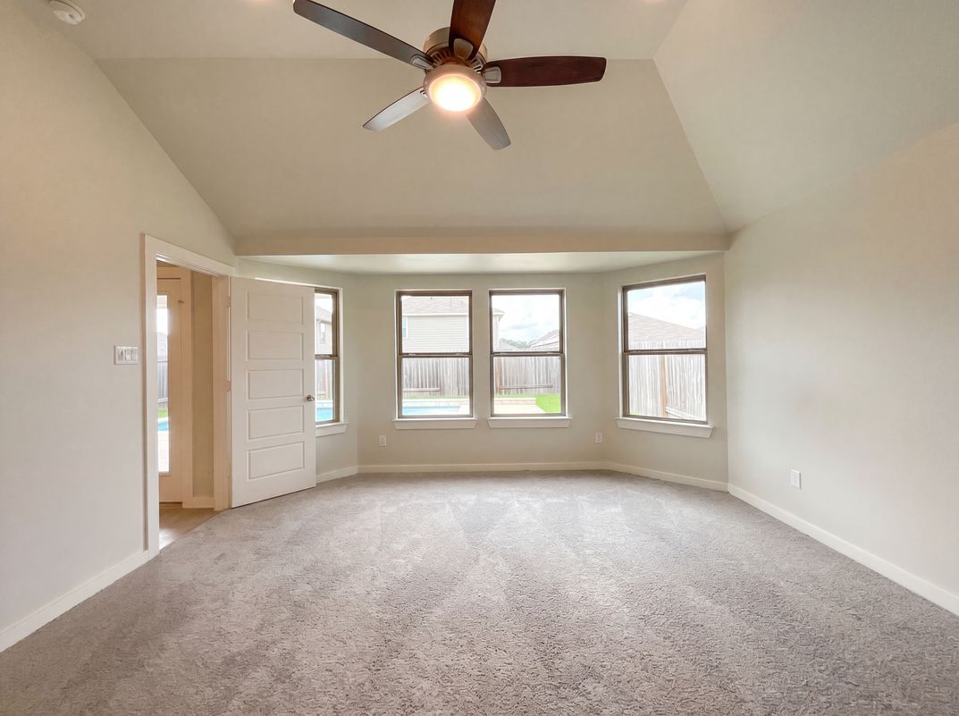 Photo 4 of 17 of 823 Deerhurst Ln, Magnolia, TX