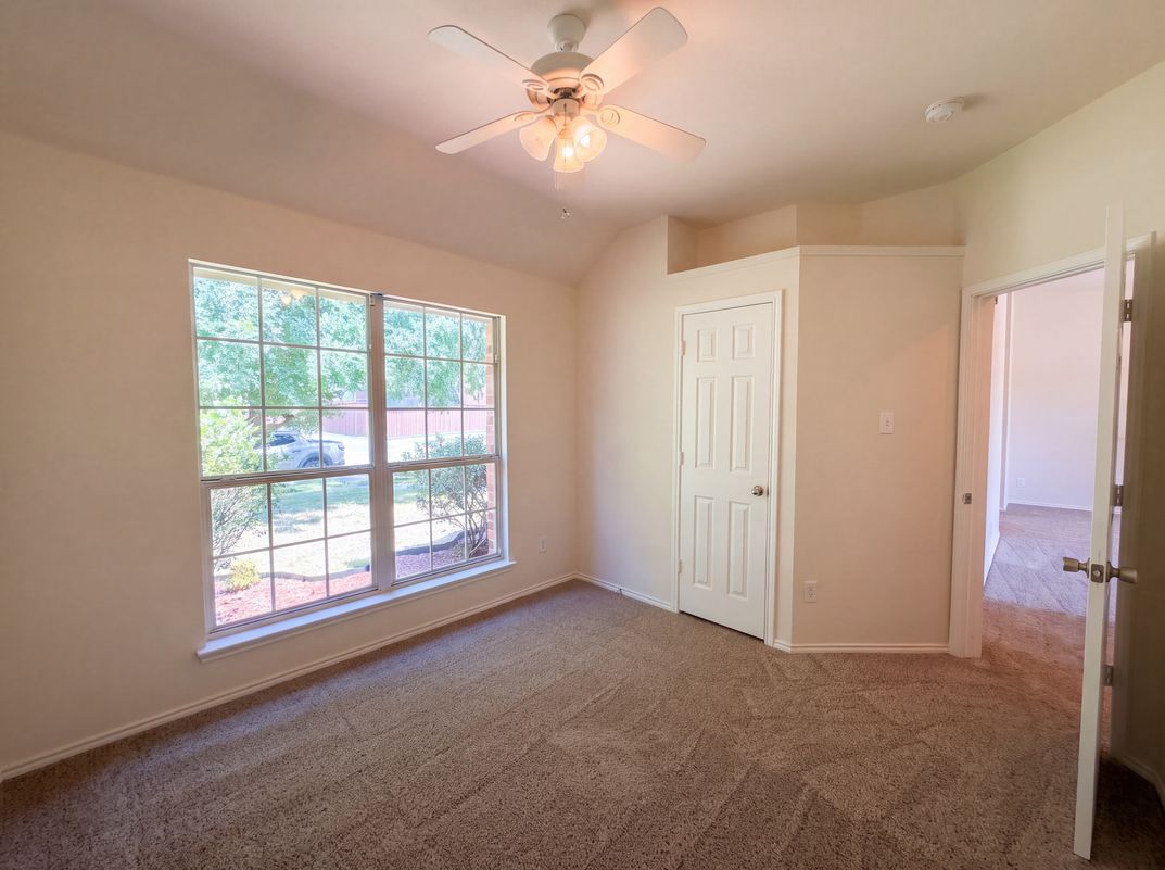 Photo 8 of 16 of 6401 Marquett Dr, Rowlett, TX