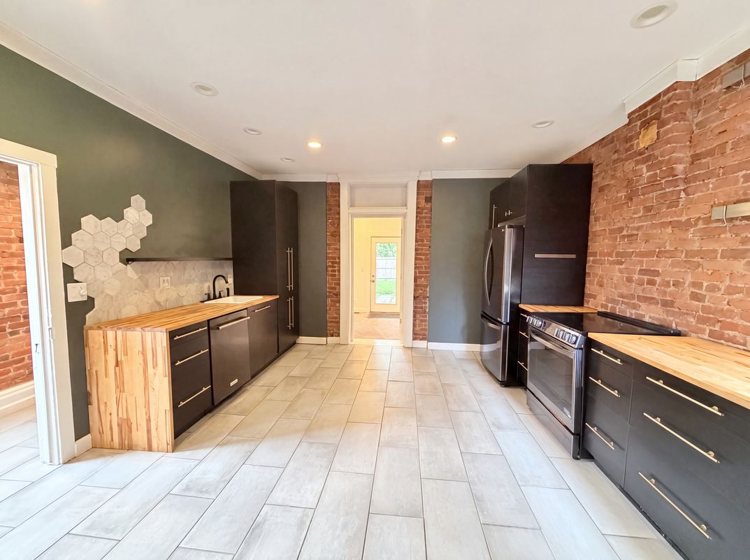 Property photo 2 of 1011 Rogers St