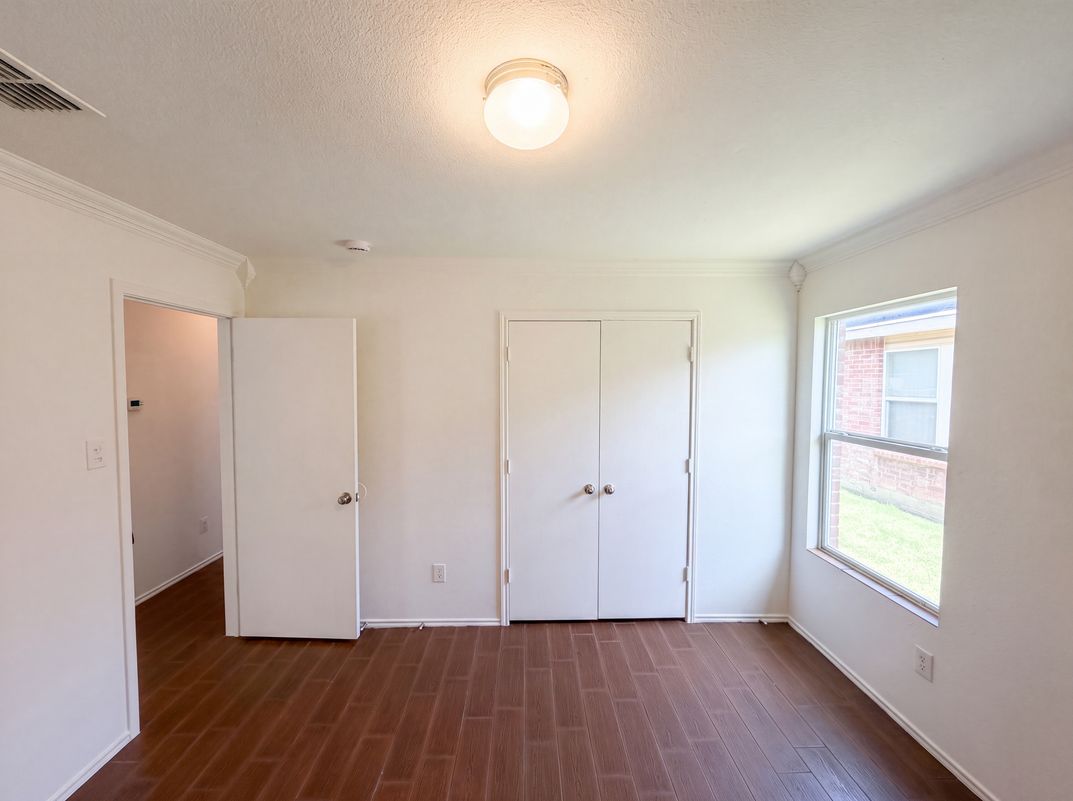 Photo 12 of 18 of 6200 St James Pl, Denton, TX