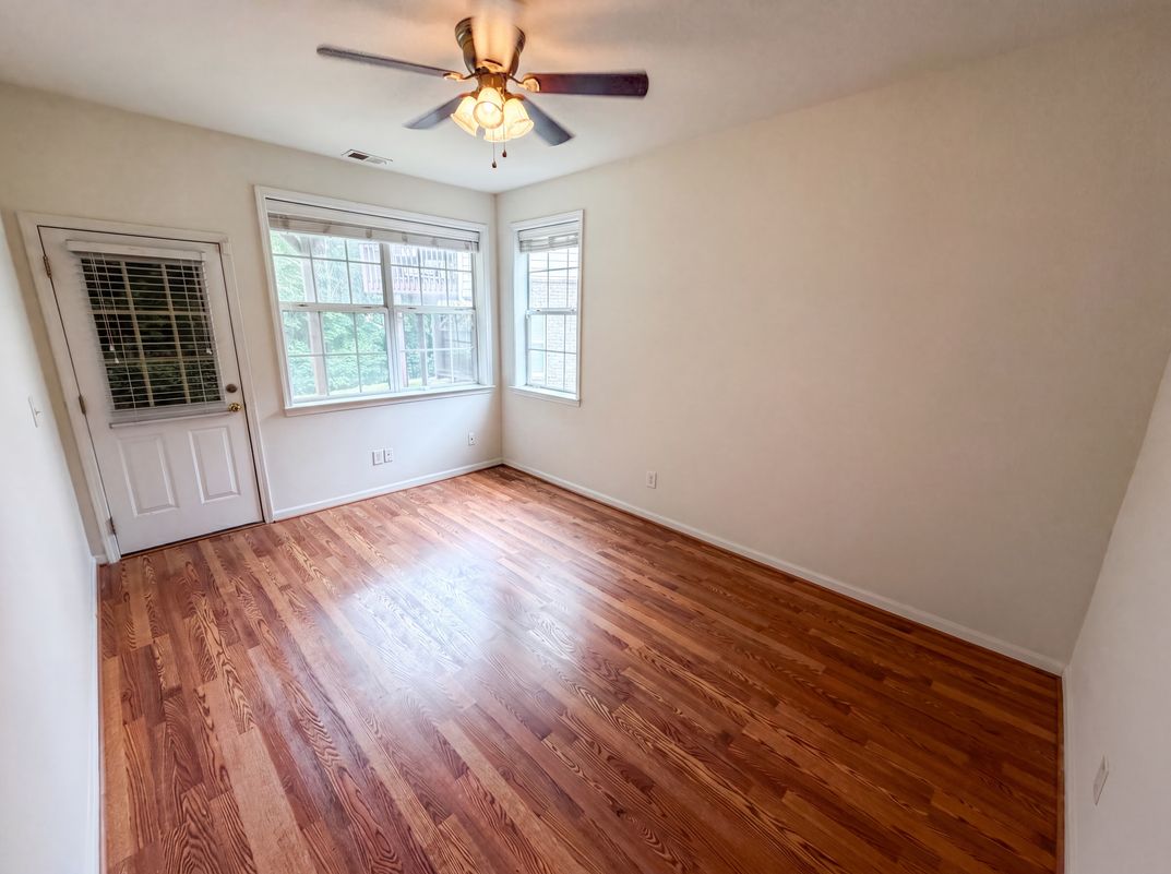Photo 10 of 29 of 4660 Creekside Villas Way SE, Smyrna, GA