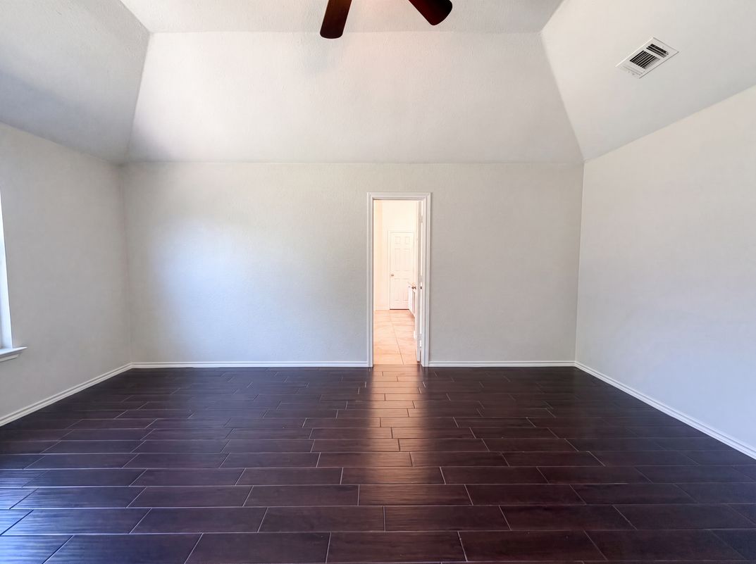 Photo 7 of 18 of 825 Adams Dr, Burleson, TX