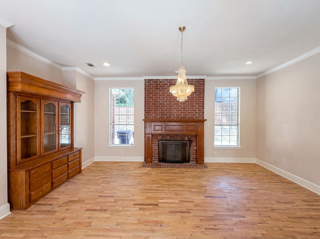 Photo 8 of 27 of 2533 Vista Creek Ct, Garland, TX