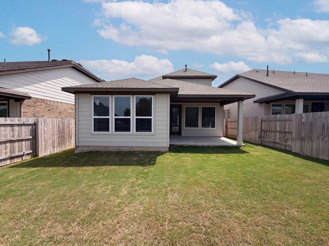 Photo 5 of 19 of 125 High Valley Dr, Liberty Hill, TX