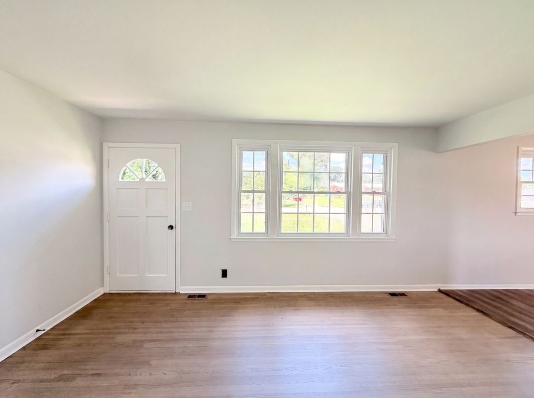 Property photo 3 of 112 Norris Dr