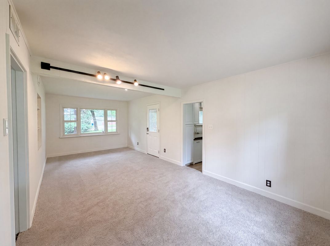 Photo 14 of 21 of 925 Woodcrest Ln, Hazelwood, MO
