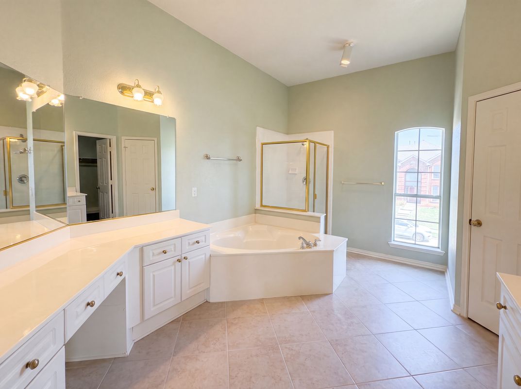 Photo 11 of 22 of 3606 Fairlands Dr, Richardson, TX
