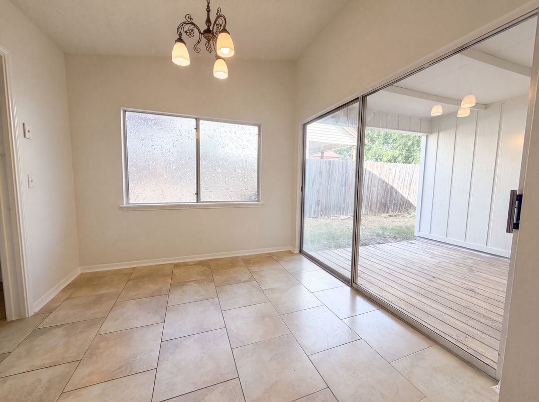 Photo 6 of 16 of 6806 Raintree Frst, San Antonio, TX