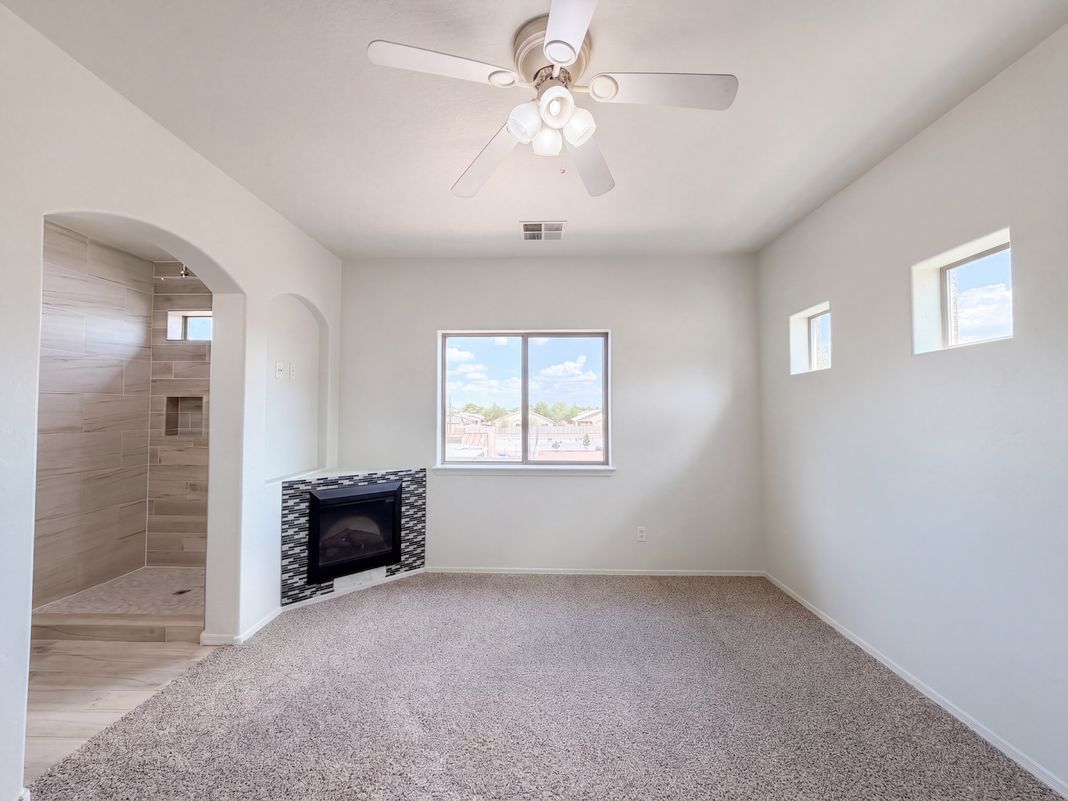 Photo 4 of 31 of 5641 S 10th Dr, Phoenix, AZ
