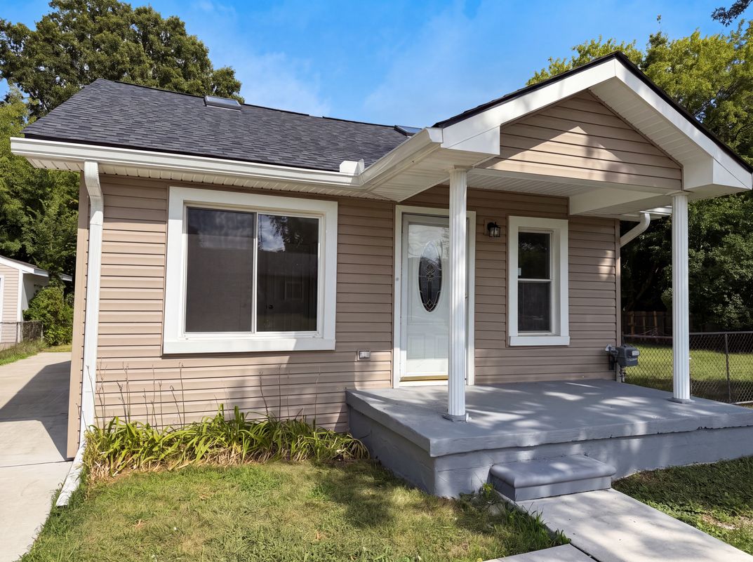 Photo 15 of 17 of 21420 Jefferson St, Farmington Hills, MI