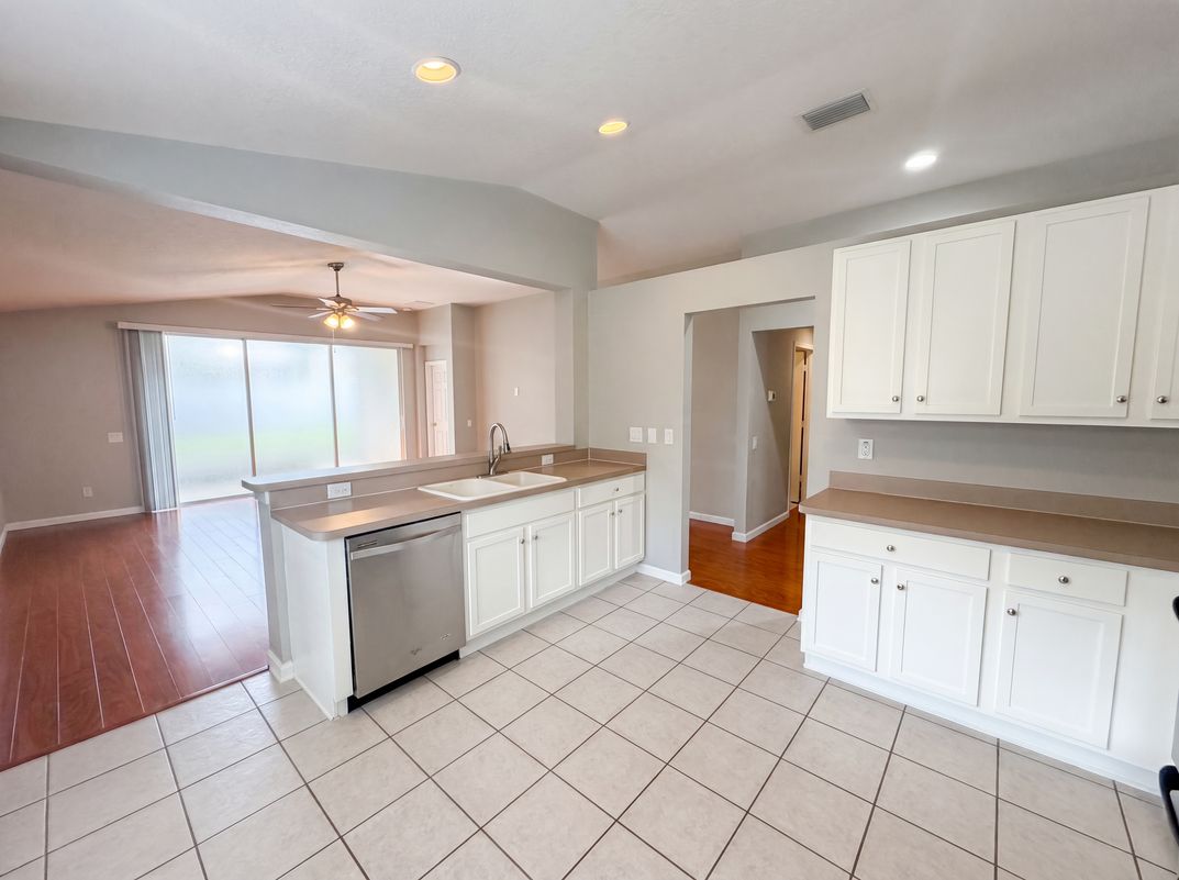 Photo 20 of 28 of 575 Sea Holly Dr, Brooksville, FL