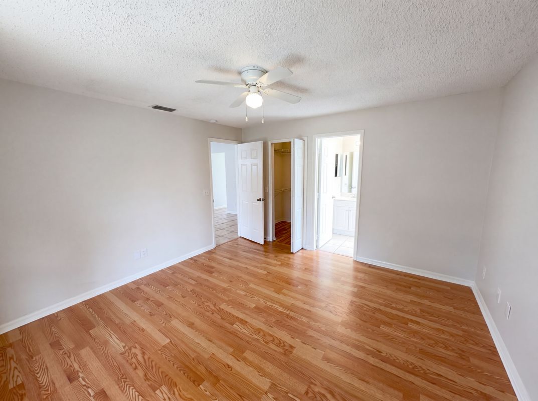Photo 13 of 21 of 9814 Dean Cove Ln, Orlando, FL