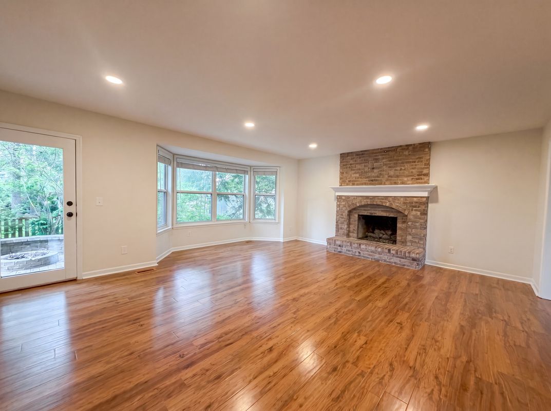 Photo 3 of 31 of 16201 Surfview Ct, Grover, MO