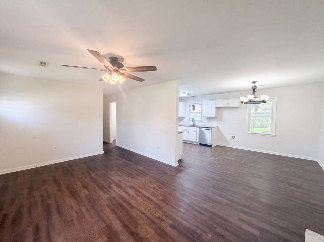 Photo 6 of 18 of 1110 Stuart Dr, Moncks Corner, SC