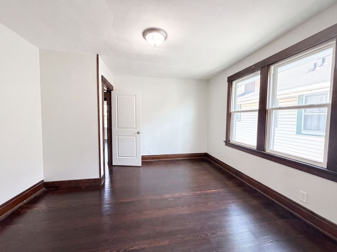 Photo 4 of 23 of 4804 Greenlee Ave, Cincinnati, OH