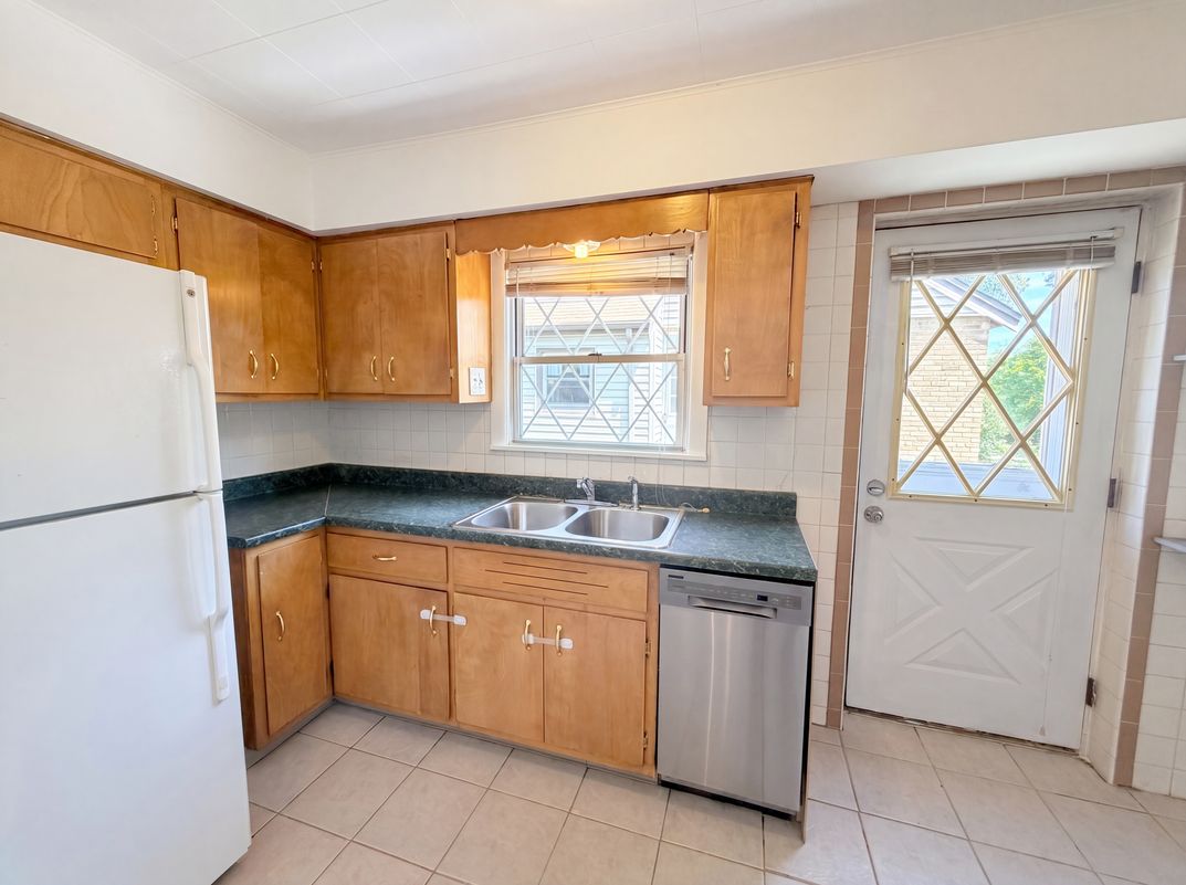 Property photo 2 of 5476 Edalbert Dr
