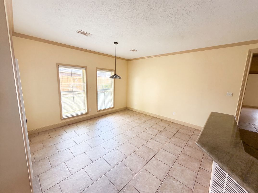 Photo 10 of 24 of 7945 Laurelwood St, Beaumont, TX