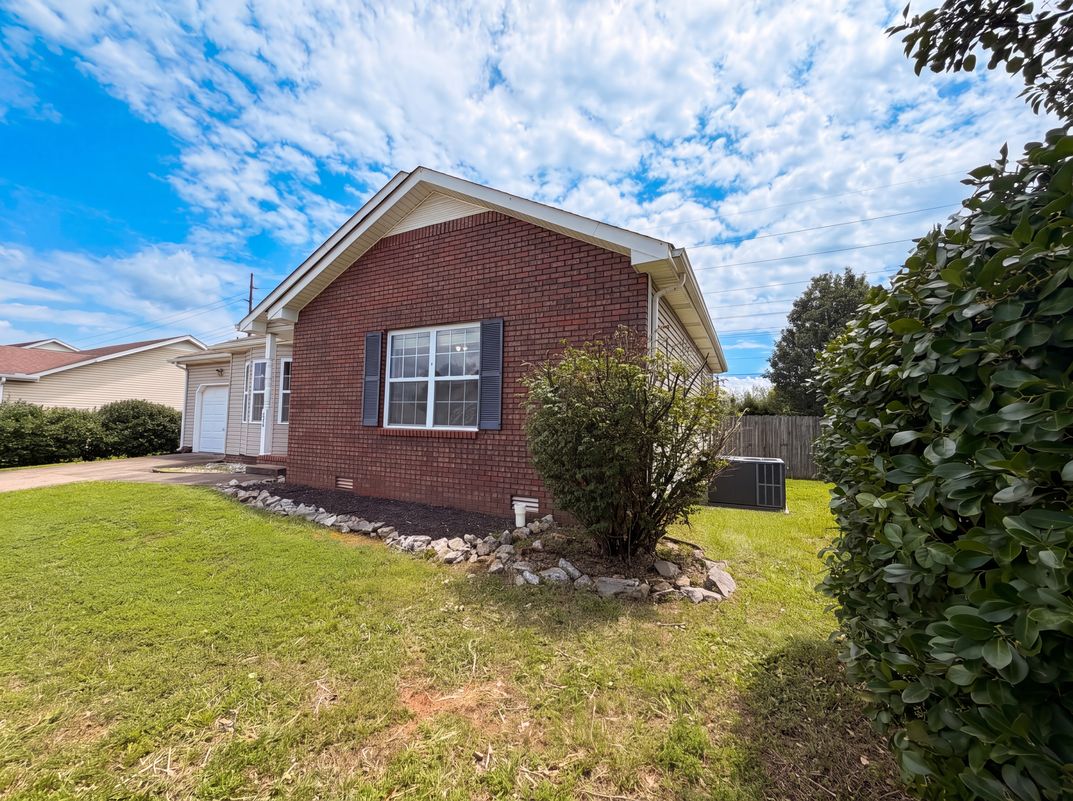Photo 14 of 17 of 234 Grassmire Dr, Clarksville, TN