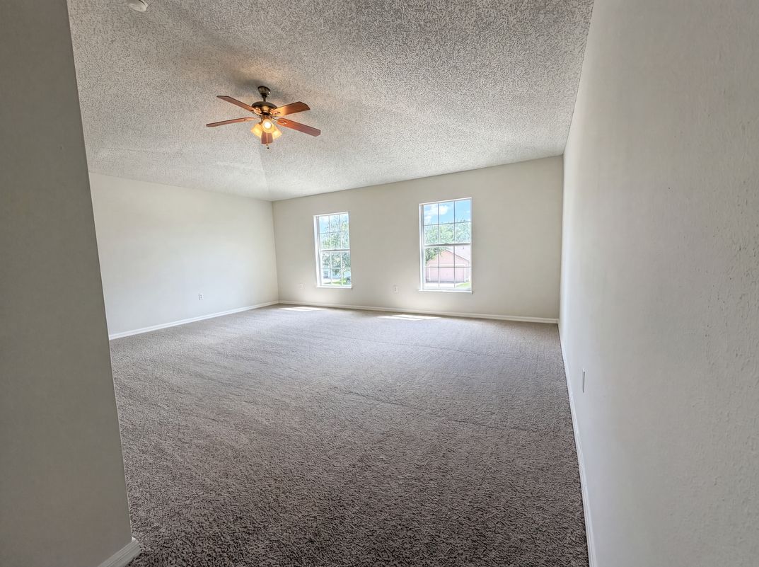 Photo 9 of 26 of 2158 Willesdon Dr W, Jacksonville, FL
