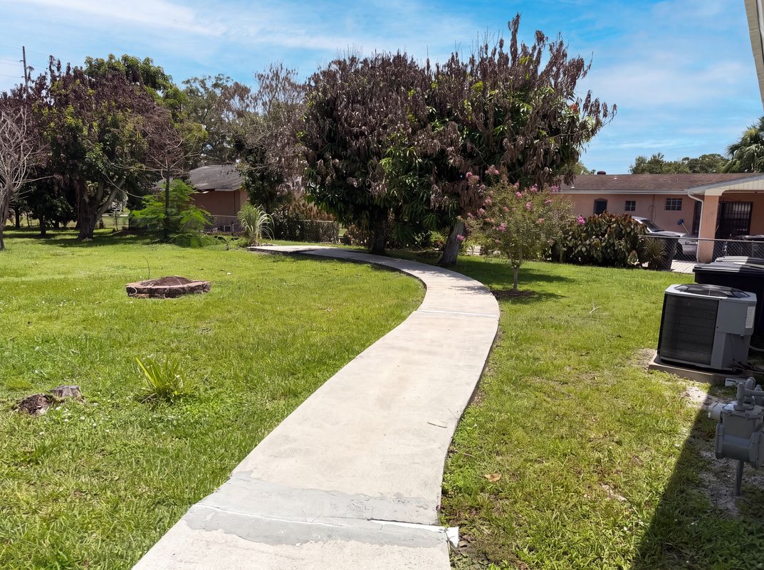 Photo 21 of 26 of 308 N 30th St, Fort Pierce, FL