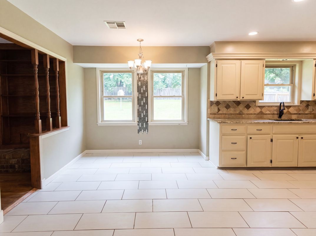 Photo 6 of 46 of 4600 Rolling Hills Dr, Bartlesville, OK