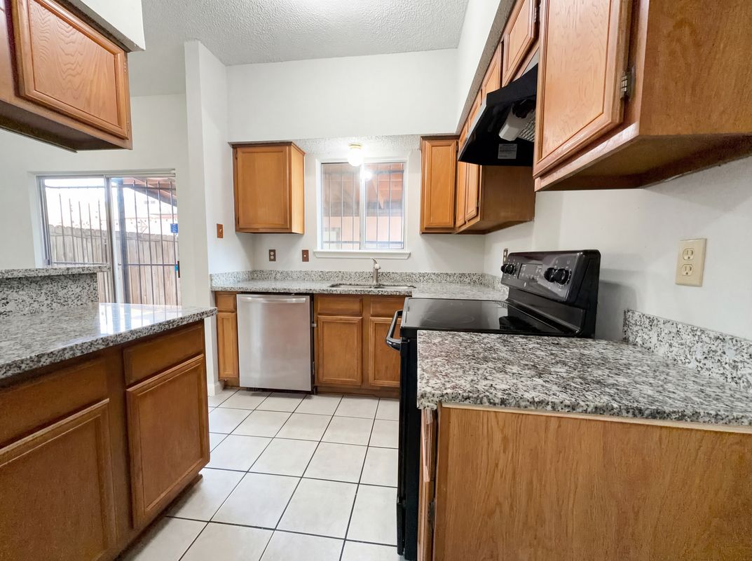 Photo 9 of 16 of 12300 Brookglade Cir, Houston, TX