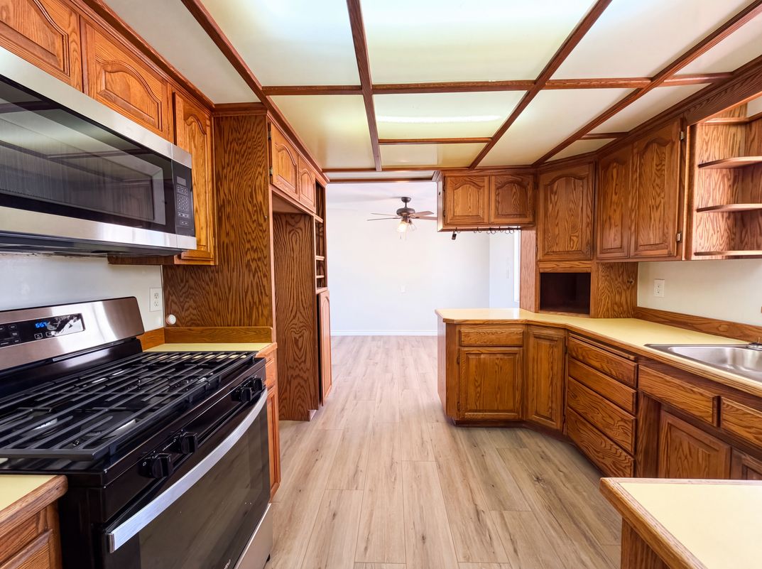 Photo 14 of 20 of 13325 Lamel St, Edwards, CA