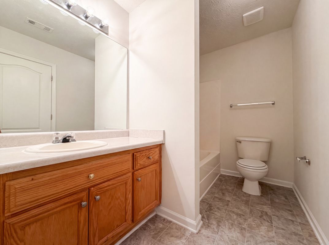 Photo 10 of 18 of 10543 Crabtree Dr, Jonesboro, GA