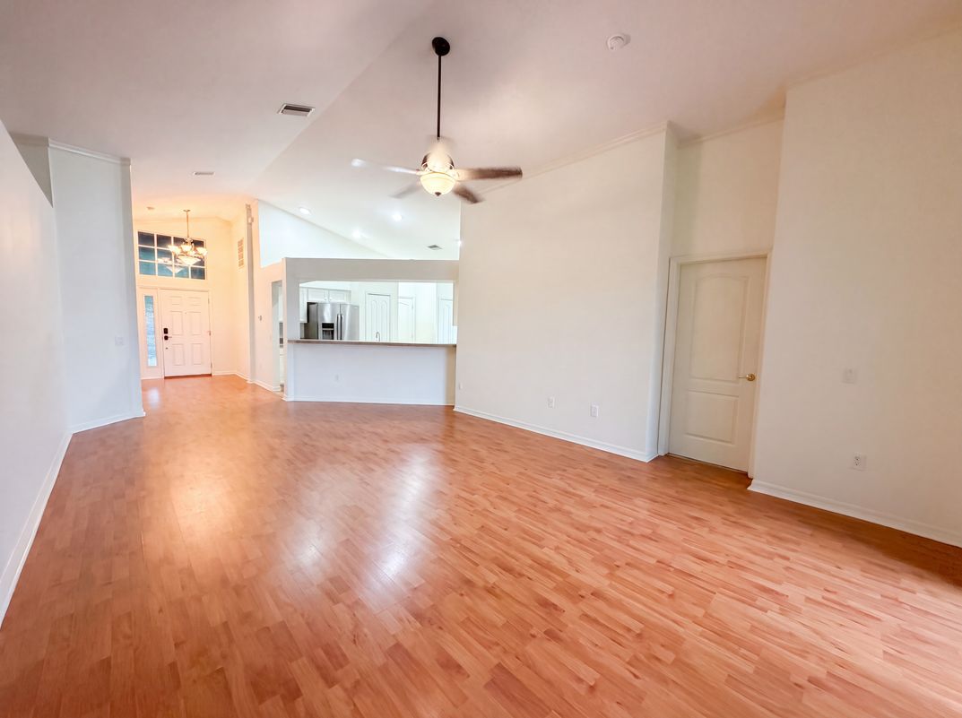 Photo 8 of 22 of 6941 Crown Lake Dr, Gibsonton, FL