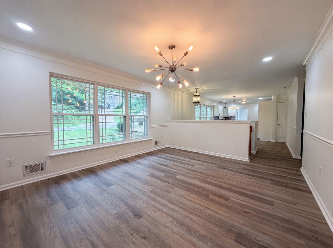 Photo 10 of 25 of 1909 Wisterwood Dr, Hoover, AL