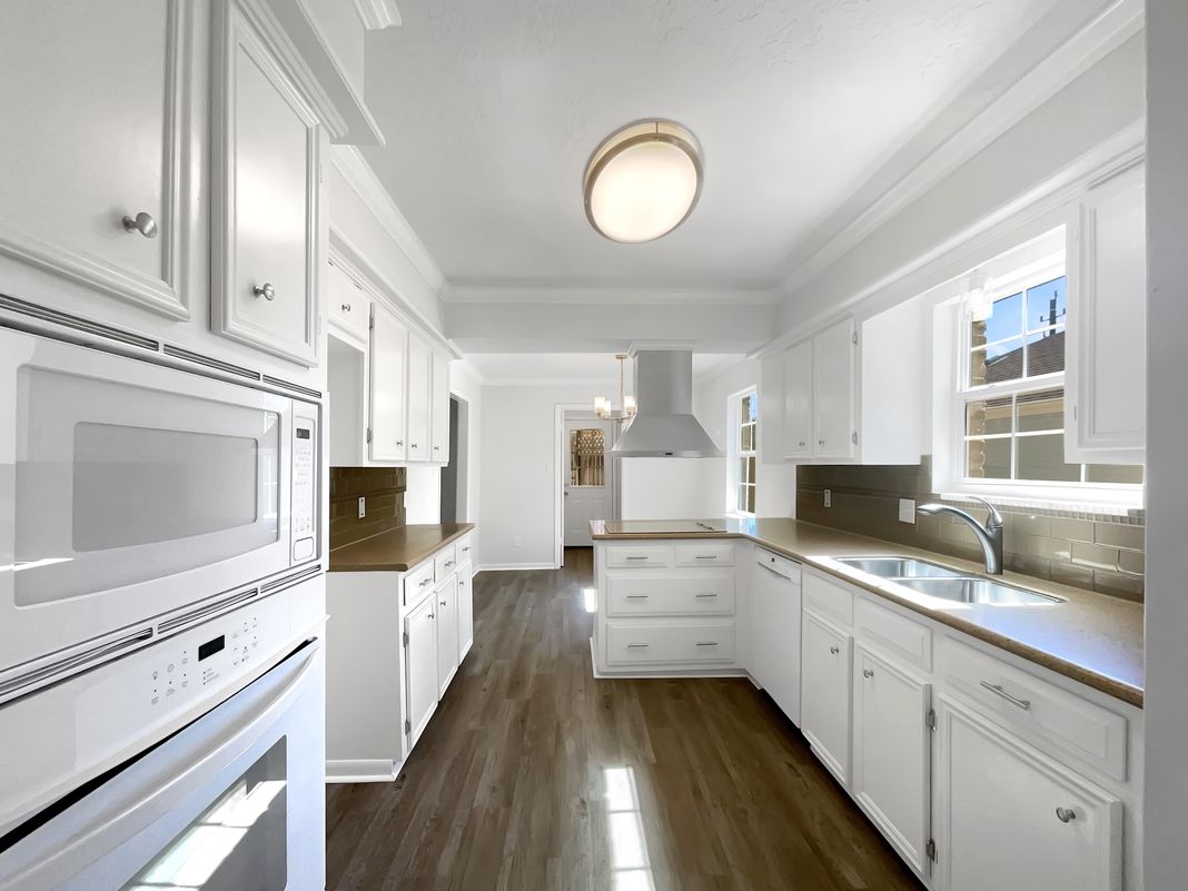 Photo 14 of 24 of 11307 Wickersham Ln, Houston, TX