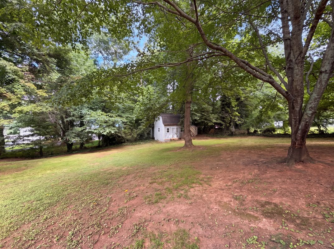 Photo 19 of 25 of 3691 Lavilla Dr, Powder Springs, GA