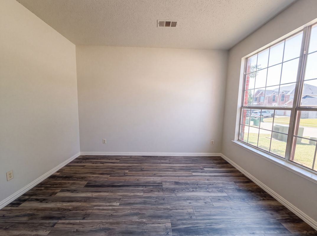 Photo 18 of 20 of 448 N Waterford Oaks Dr, Cedar Hill, TX