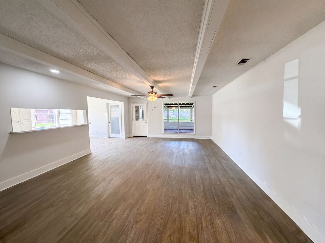 Photo 3 of 18 of 5917 Raza Rd, Pearland, TX