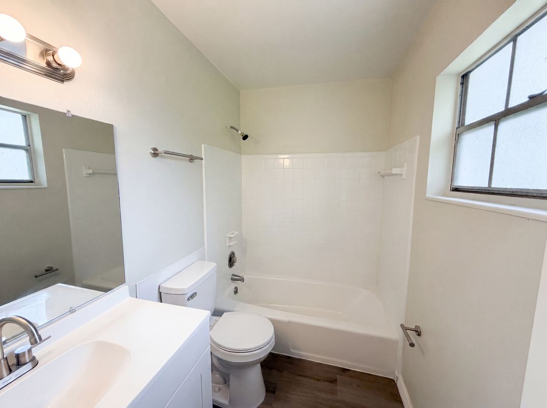 Photo 14 of 26 of 333 E Chelsea St, Deland, FL