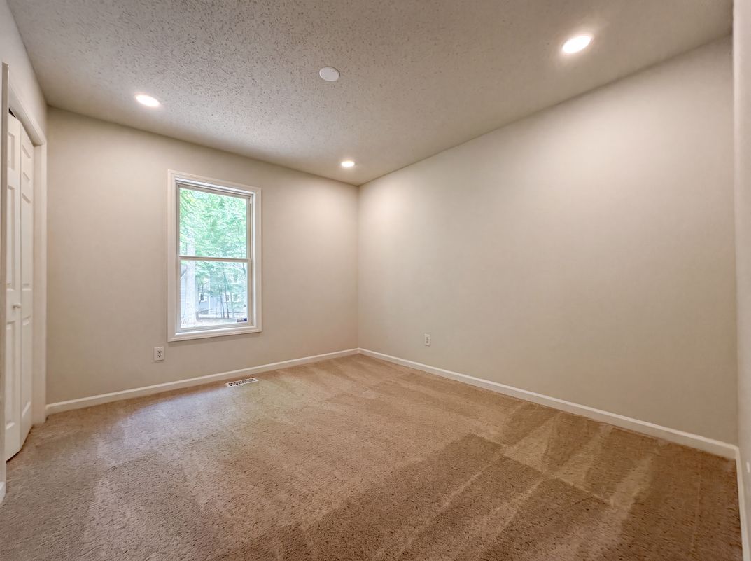 Photo 4 of 16 of 810 Hill Top Cir, Sanford, NC