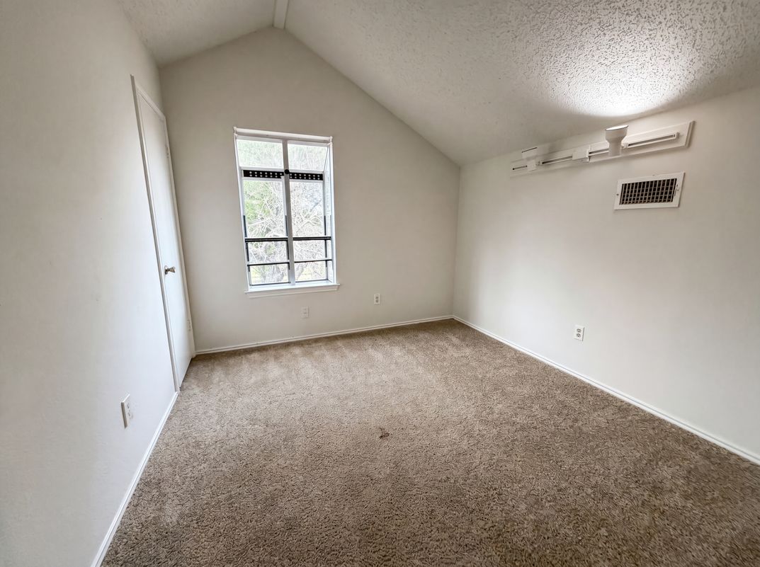 Photo 10 of 18 of 1301 Pitcairn Dr, Pflugerville, TX