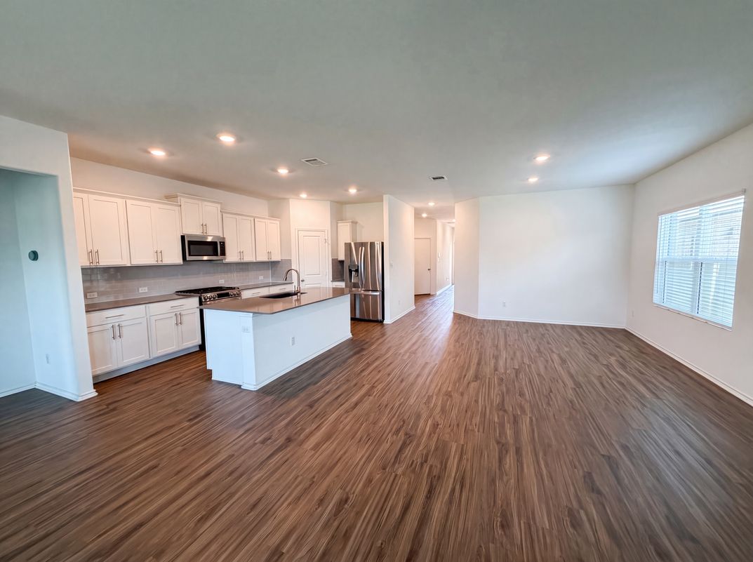 Photo 7 of 16 of 424 Wolf Springs Rd, Georgetown, TX