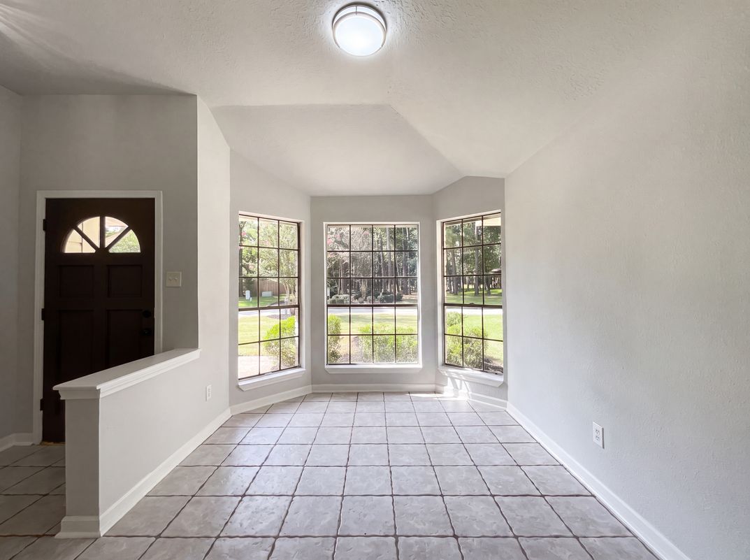 Photo 14 of 16 of 4911 Creek Shadows Dr, Kingwood, TX