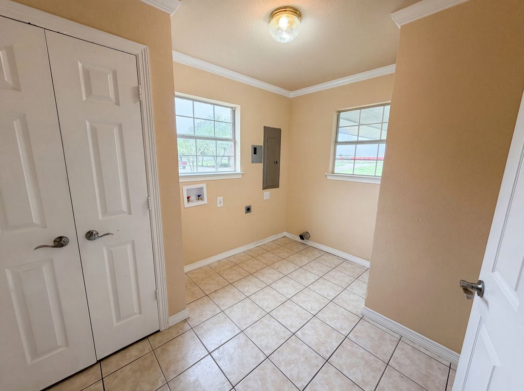 Photo 13 of 22 of 4014 Ovilla Rd, Waxahachie, TX