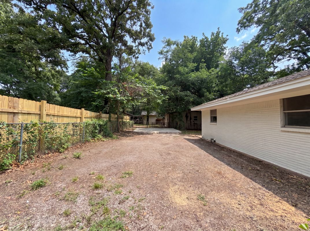 Photo 14 of 18 of 437 Denison Dr, Pottsboro, TX
