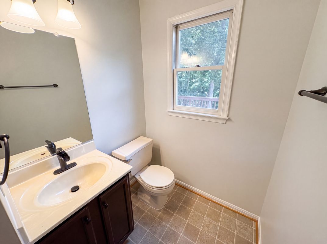 Photo 13 of 27 of 6401 Forest Grove Dr, Fredericksburg, VA