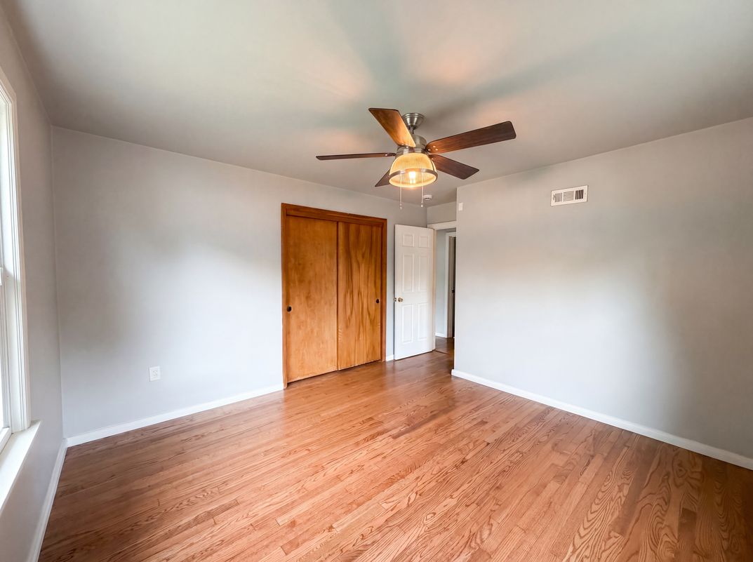 Photo 16 of 21 of 1607 N 17th St, Belleville, IL