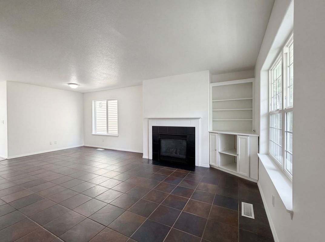 Property photo 3 of 1262 NE Kinney St