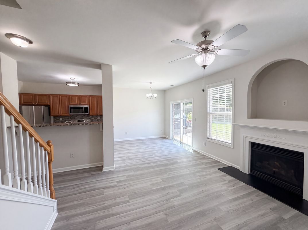 Photo 9 of 23 of 1019 Ivydale Cir, Lawrenceville, GA