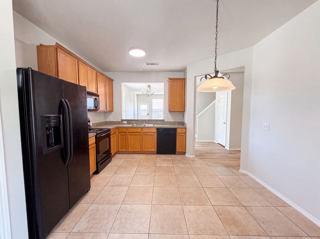 Photo 9 of 26 of 10636 Traymore Dr, Fort Worth, TX